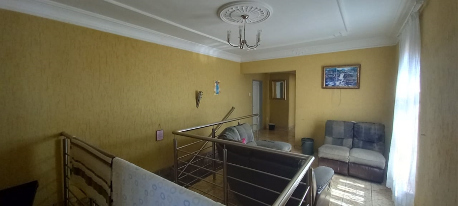 5 Bedroom Property for Sale in Zamdela Free State